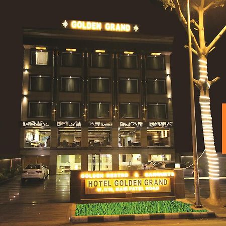 Hotel Golden Grand Delhi  Exteriör bild