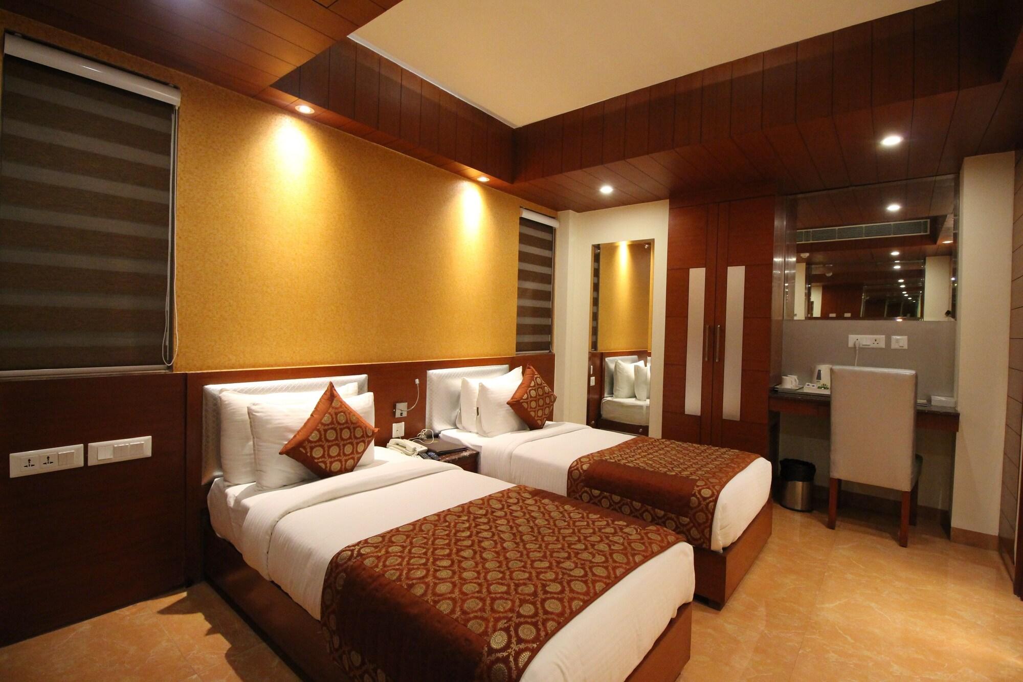 Hotel Golden Grand Delhi  Exteriör bild