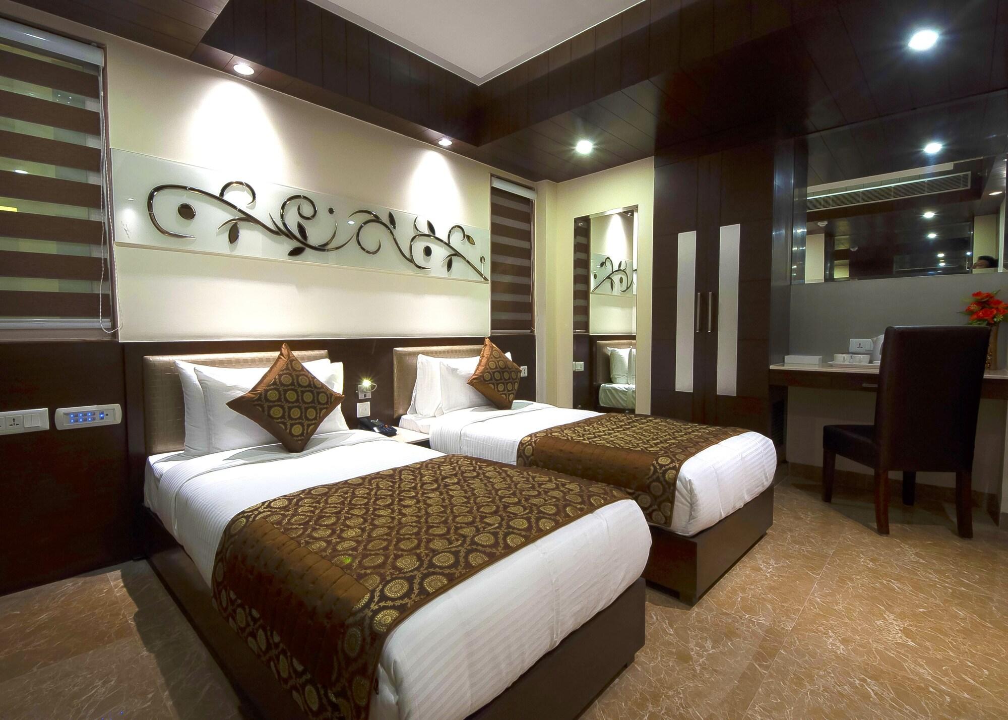 Hotel Golden Grand Delhi  Exteriör bild