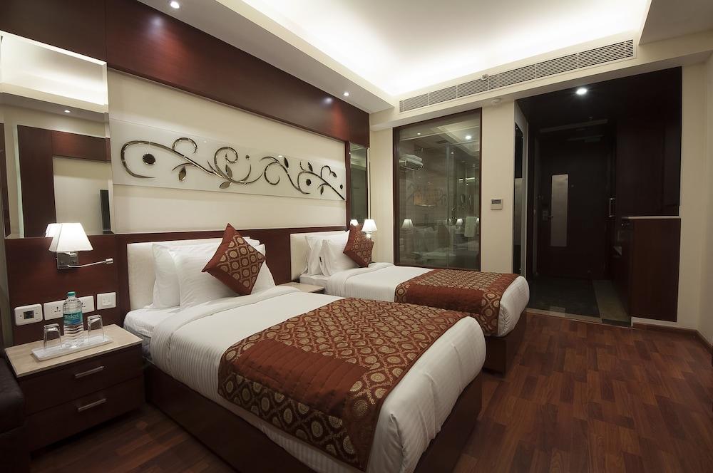 Hotel Golden Grand Delhi  Exteriör bild