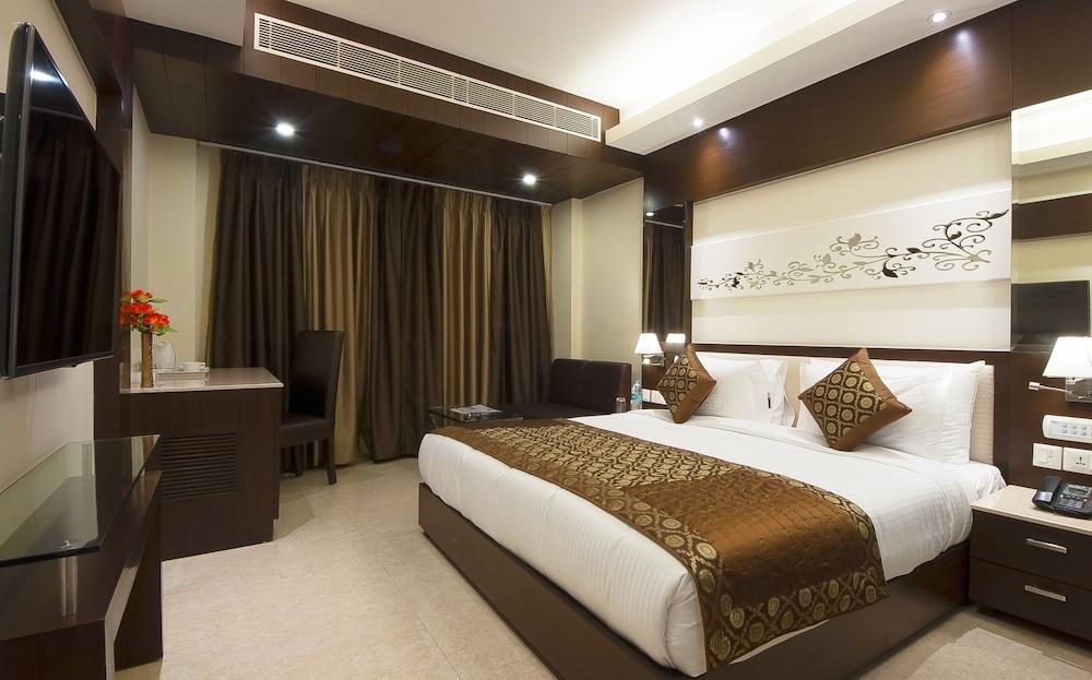 Hotel Golden Grand Delhi  Exteriör bild