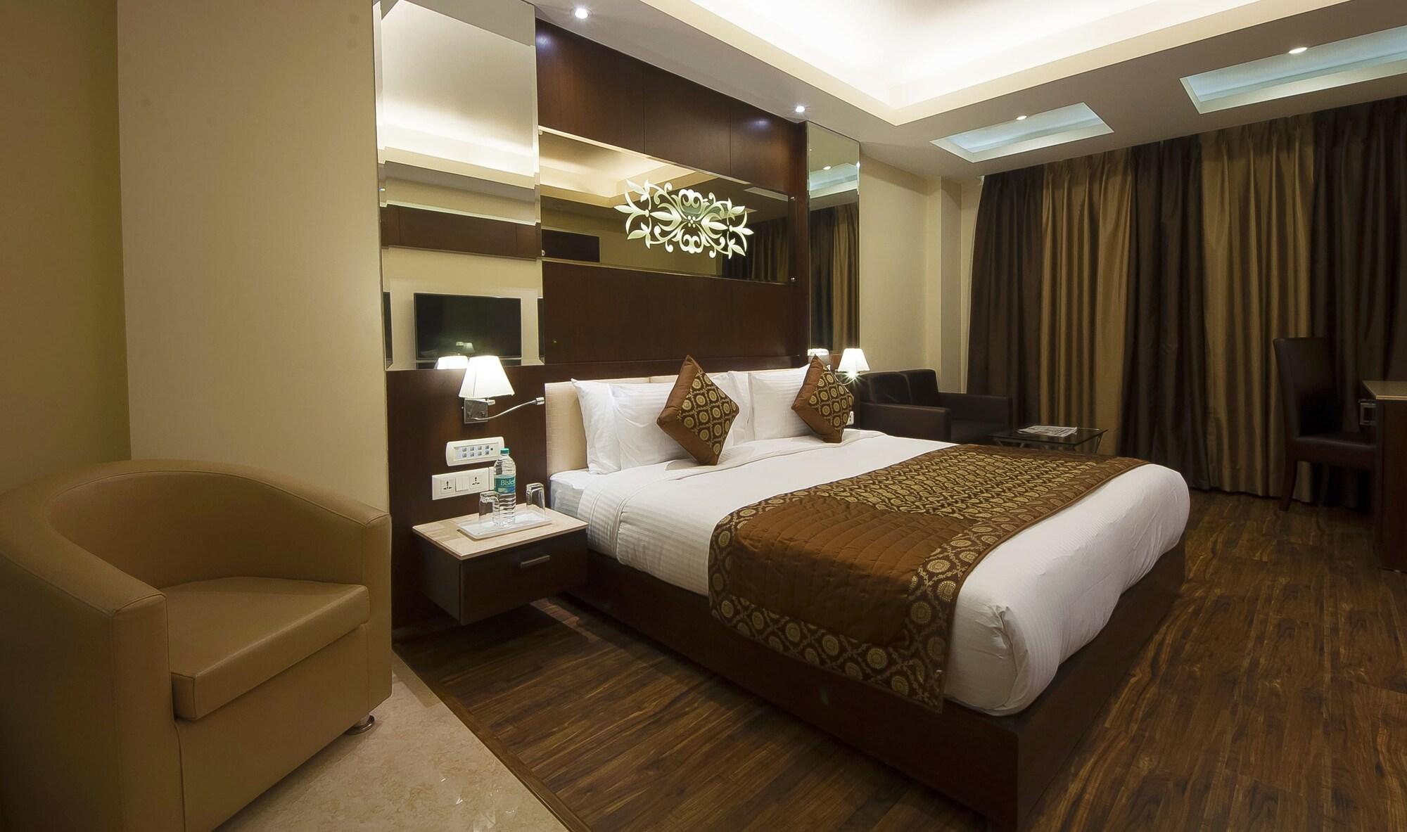 Hotel Golden Grand Delhi  Exteriör bild