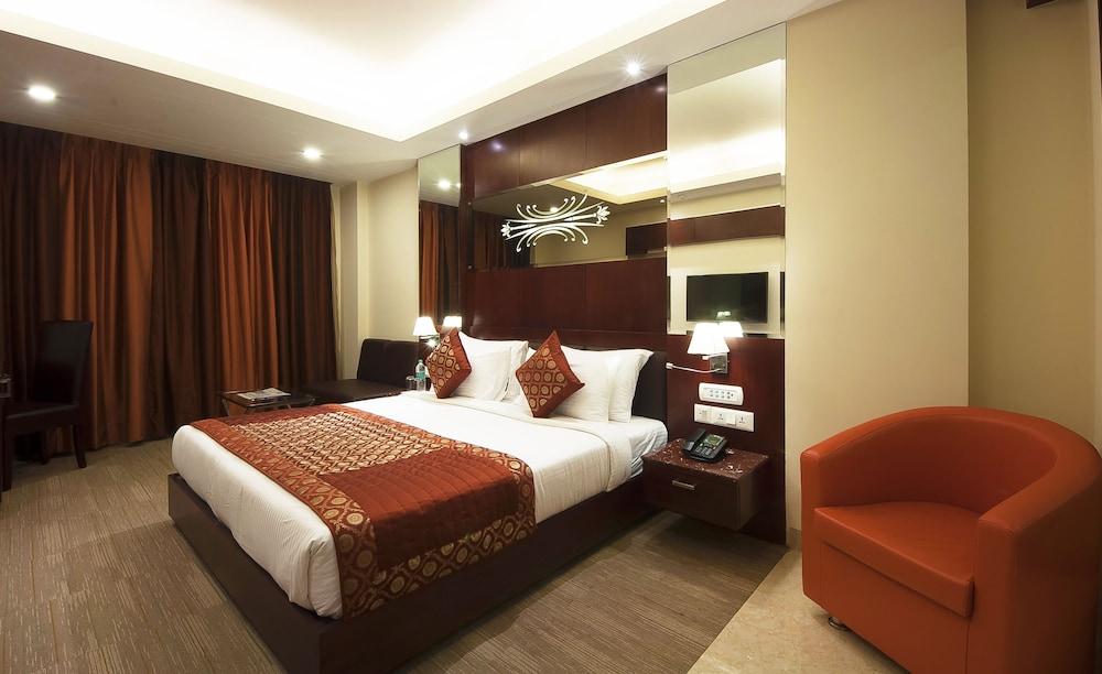 Hotel Golden Grand Delhi  Exteriör bild