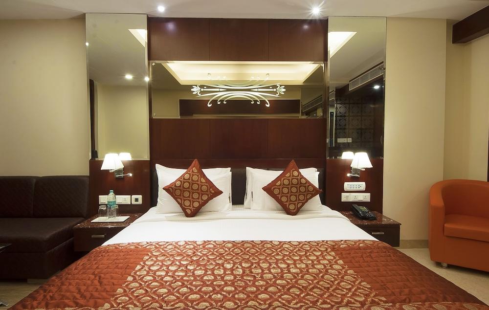 Hotel Golden Grand Delhi  Exteriör bild