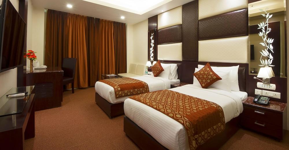 Hotel Golden Grand Delhi  Exteriör bild