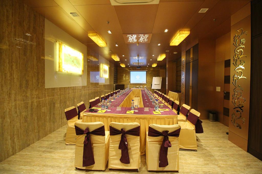 Hotel Golden Grand Delhi  Exteriör bild