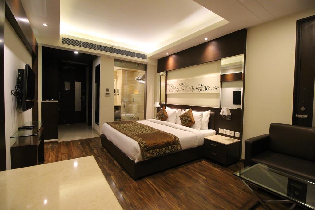 Hotel Golden Grand Delhi  Exteriör bild