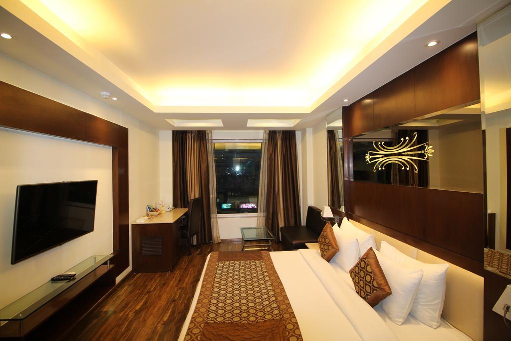 Hotel Golden Grand Delhi  Exteriör bild