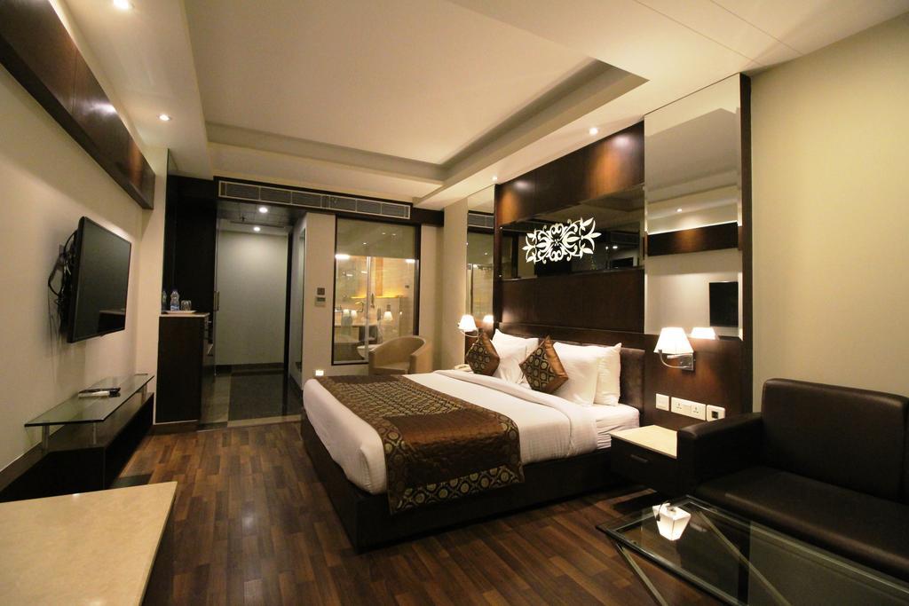 Hotel Golden Grand Delhi  Exteriör bild