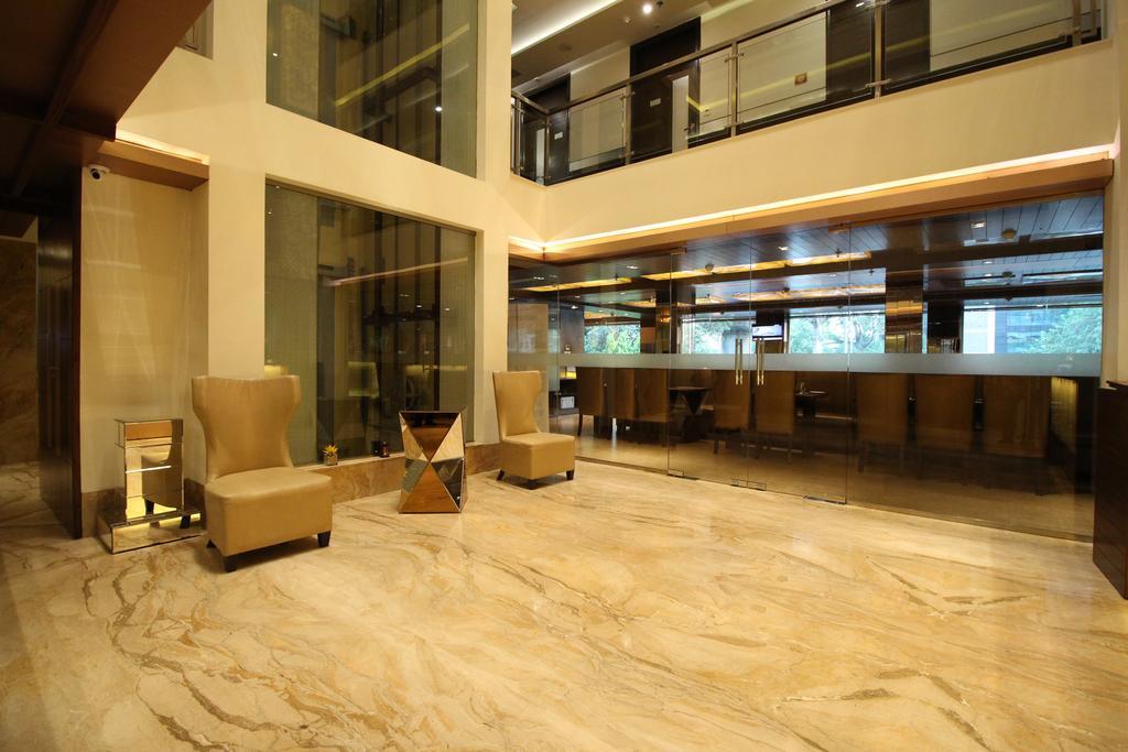 Hotel Golden Grand Delhi  Exteriör bild