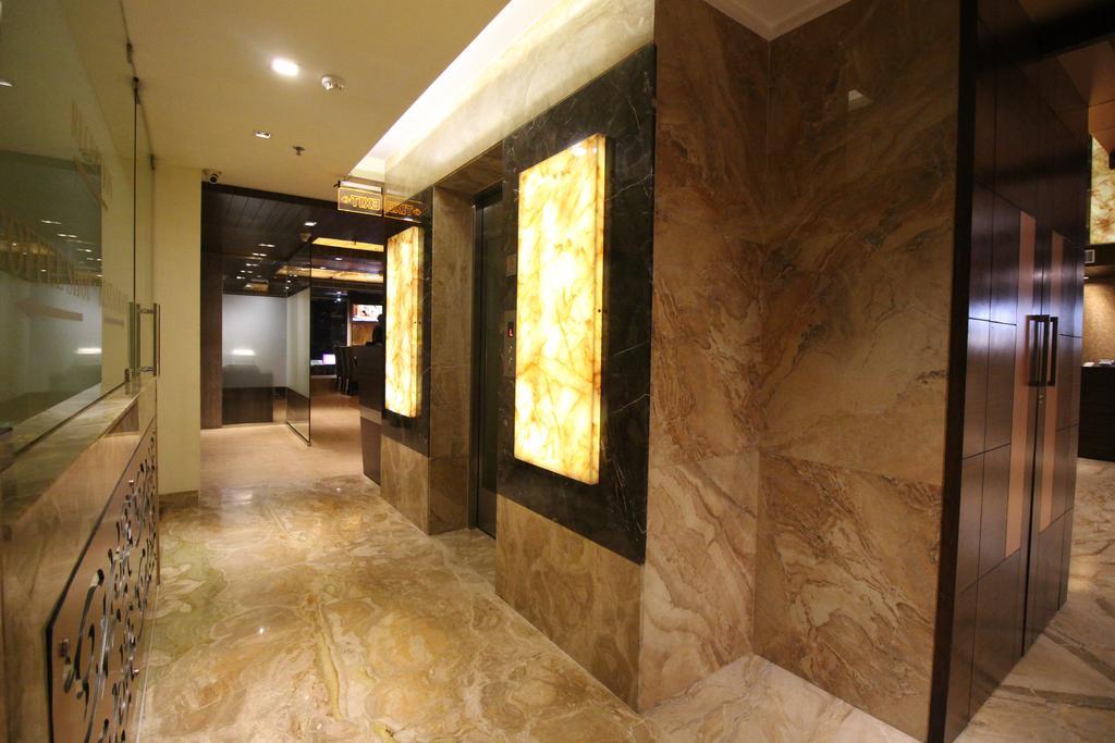 Hotel Golden Grand Delhi  Exteriör bild