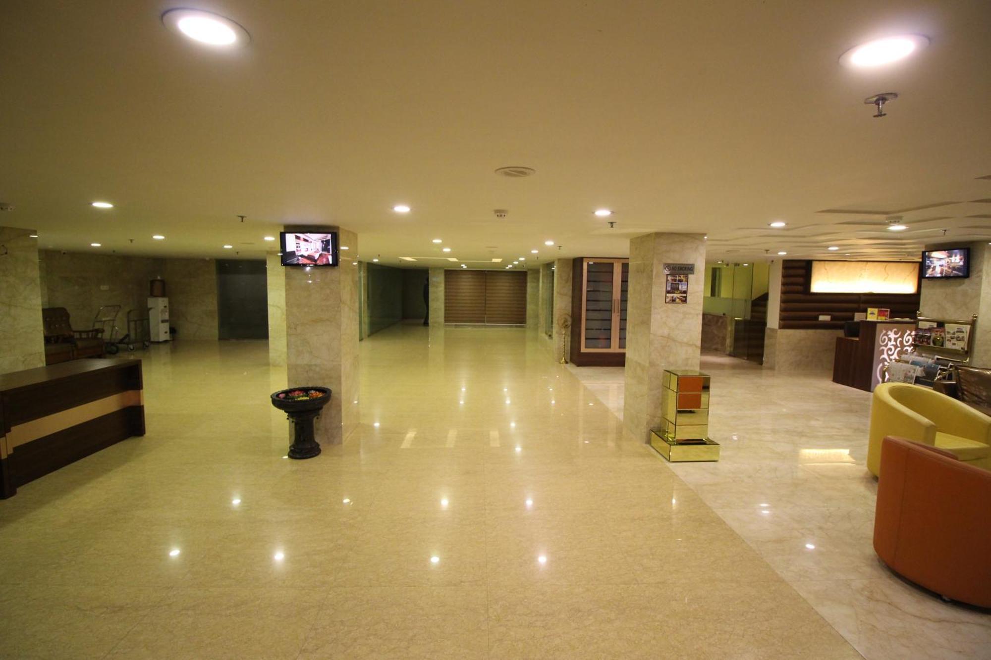 Hotel Golden Grand Delhi  Exteriör bild