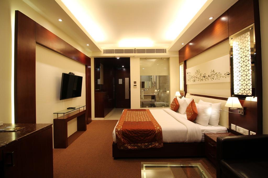 Hotel Golden Grand Delhi  Exteriör bild