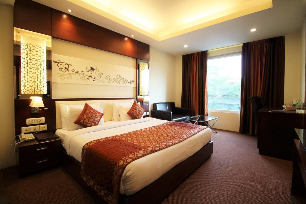 Hotel Golden Grand Delhi  Exteriör bild