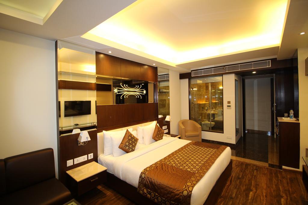 Hotel Golden Grand Delhi  Exteriör bild