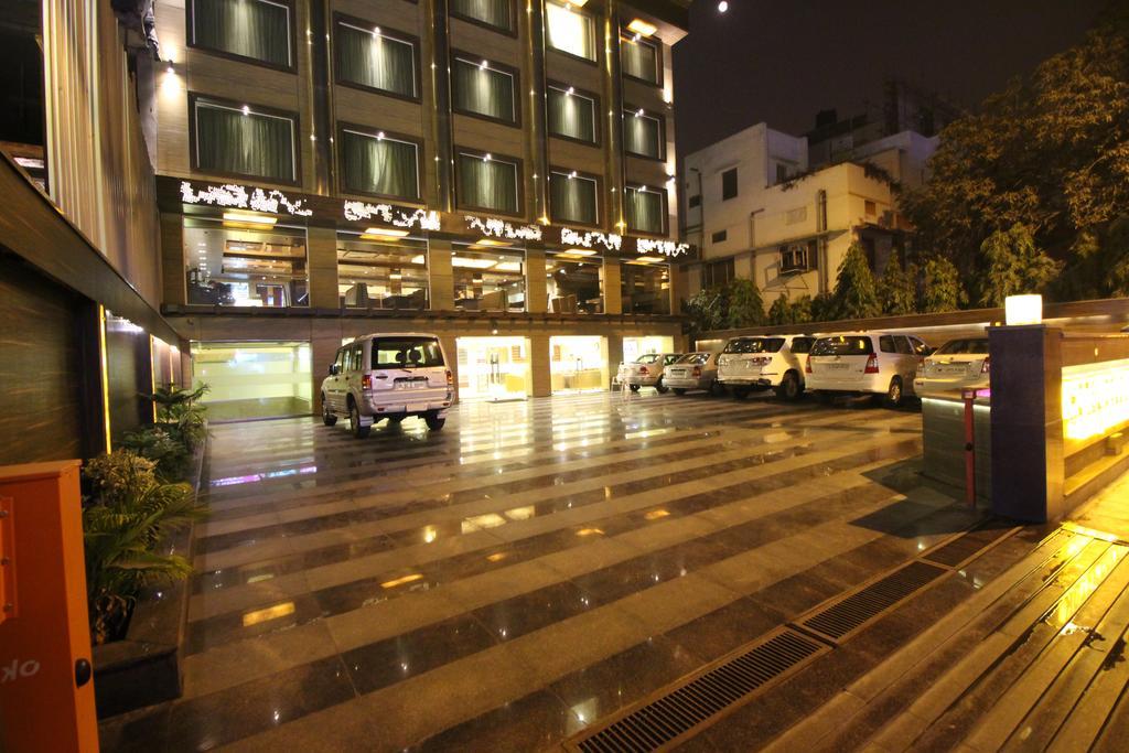 Hotel Golden Grand Delhi  Exteriör bild