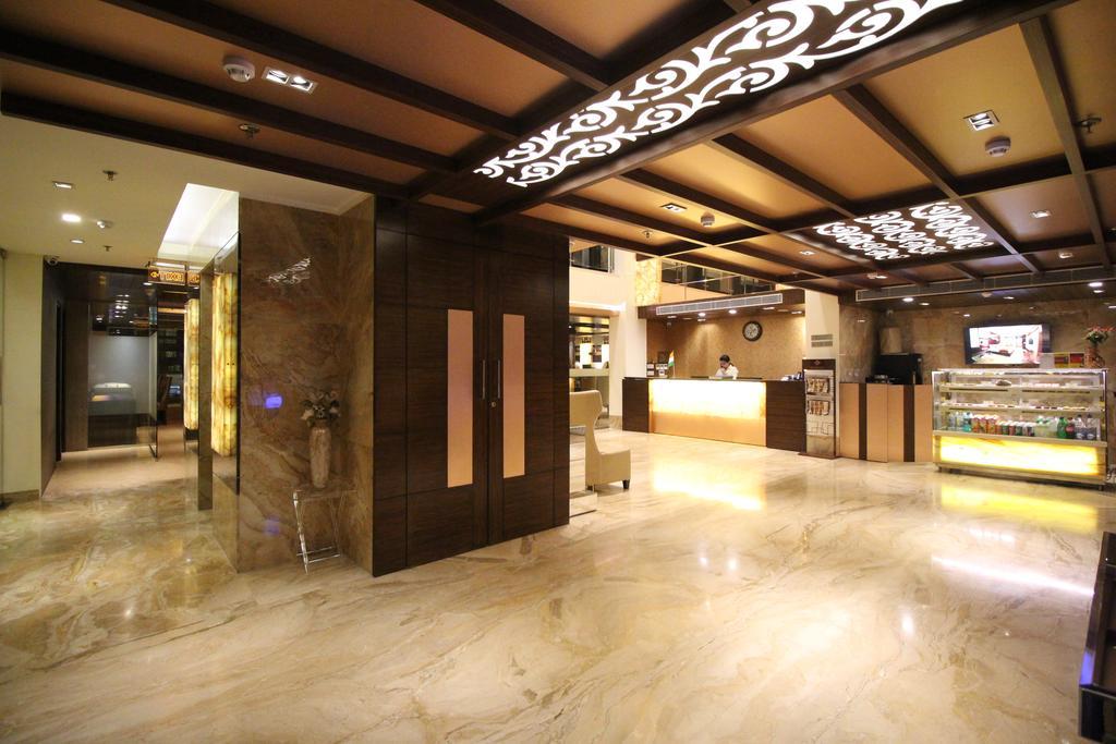Hotel Golden Grand Delhi  Exteriör bild